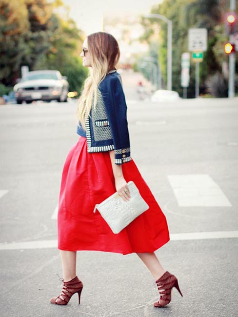 С чем носить красную юбку? Фото, видео, подробности, сеты